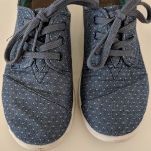 Barely worn Tom's poka dot tennis shoes